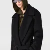 Trenchcoat med bälte och tonad spänne