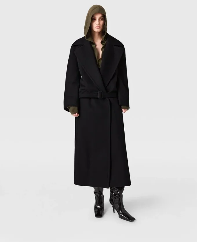 Trenchcoat med bälte och tonad spänne
