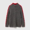 Tröja med snörda ärmar och kabelstickad turtleneck Tröja med snörda ärmar och kabelstickad turtleneck