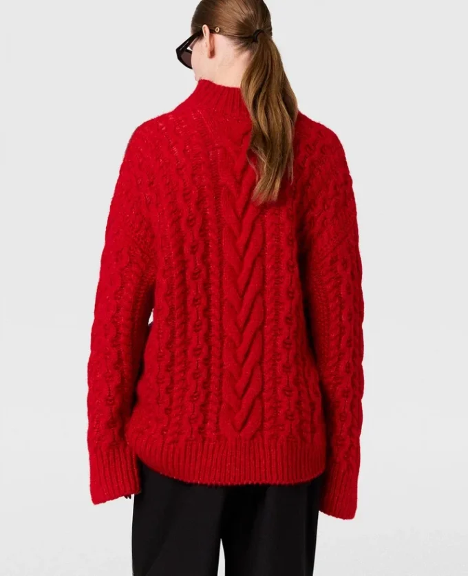 Tröja med snörda ärmar och kabelstickad turtleneck Tröja med snörda ärmar och kabelstickad turtleneck