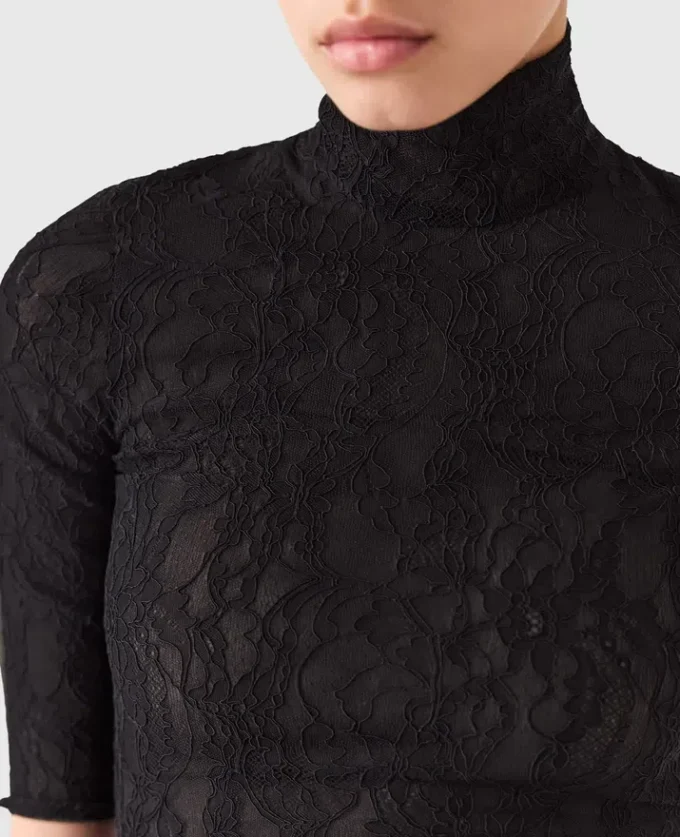 Turtleneck-top med spets och 3/4-ärmar
