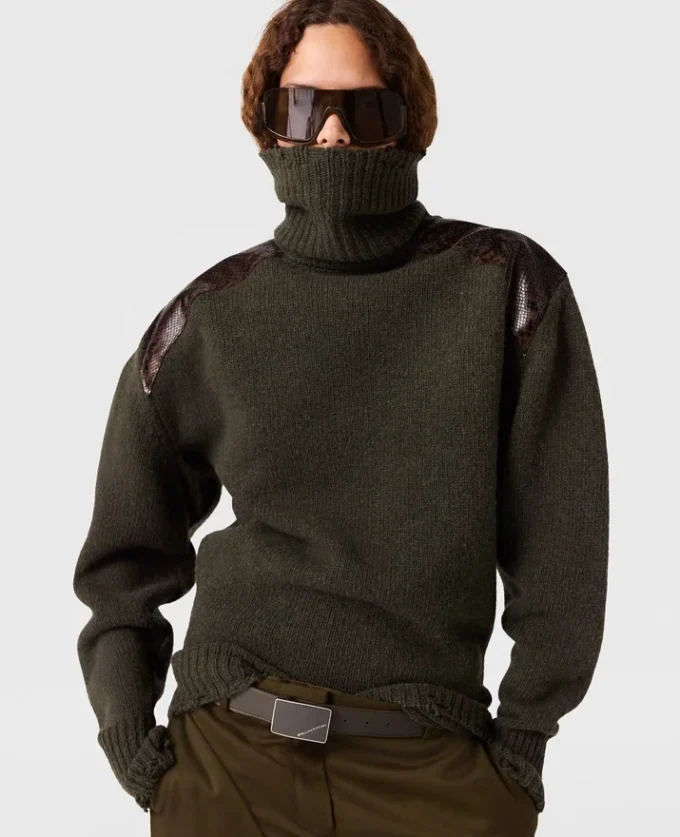 Turtleneck-tröja med ormpanel Turtleneck-tröja med ormpanel