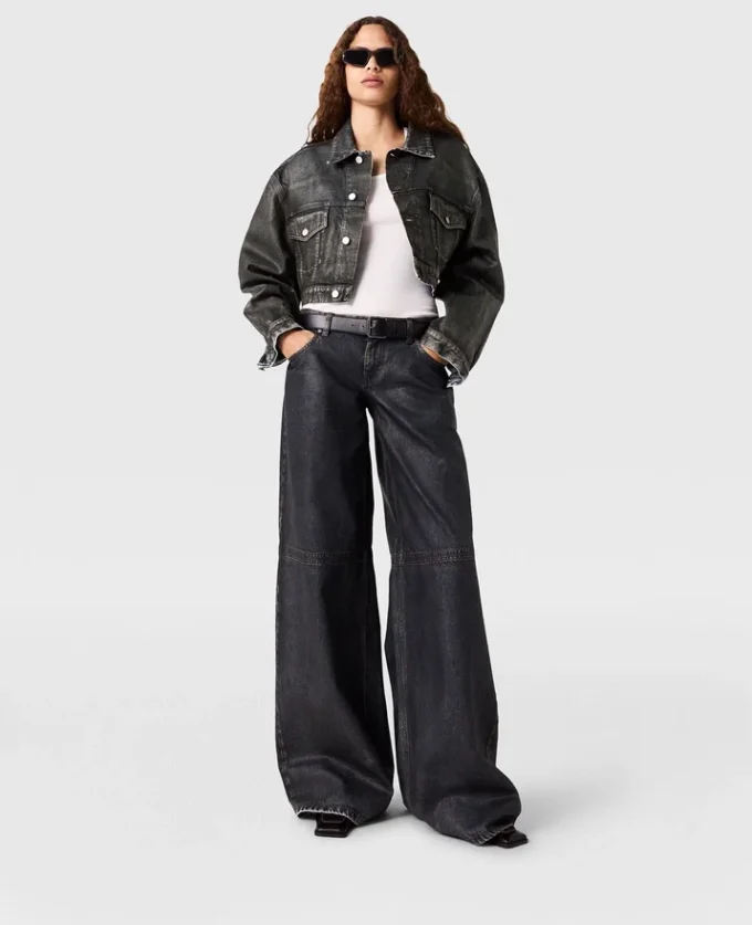 Åldrad kort denimjacka med paneler Åldrad kort denimjacka med paneler