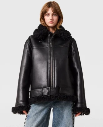 Vegansk jacka med bälte i shearling
