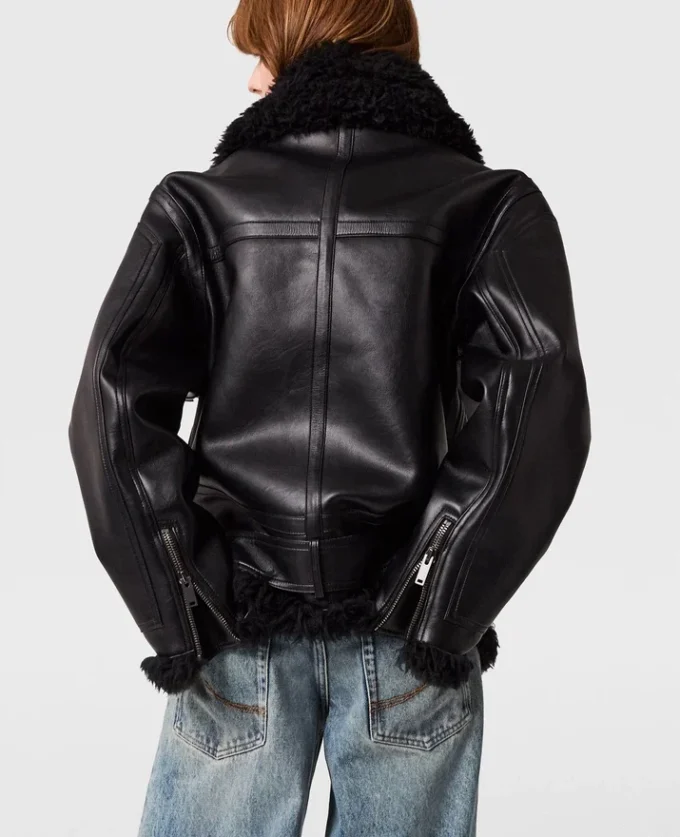 Vegansk jacka med bälte i shearling Vegansk jacka med bälte i shearling