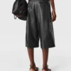 Veganska bermuda-shorts med vida ben